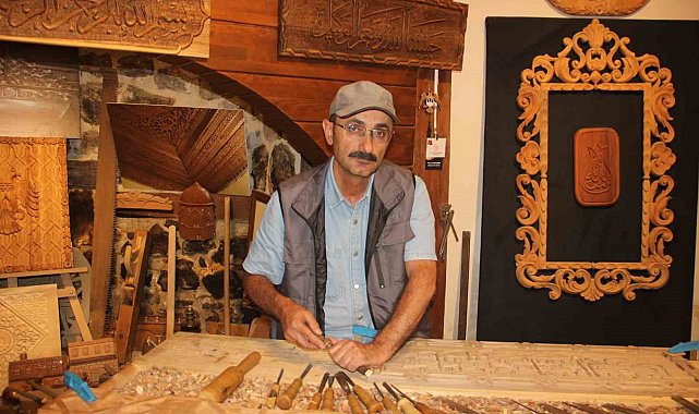 56 yaşındaki ahşap oyma ustası, ağaca sanatla yeniden şekil veriyor