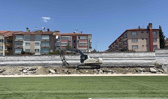 71 yıllık Gazi Atatürk Stadyumu'nda yıkım başladı, hatıralar hafızalarda kaldı