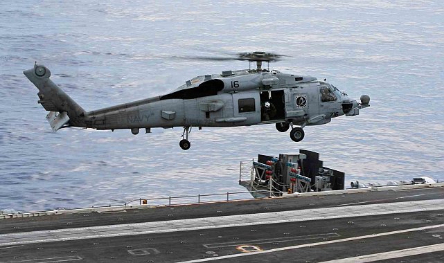 ABD ordusuna ait helikopter Umman Denizi'ne acil iniş yaptı: 1 kişi kayıp