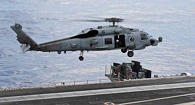 ABD ordusuna ait helikopter Umman Denizi'ne acil iniş yaptı: 1 kişi kayıp