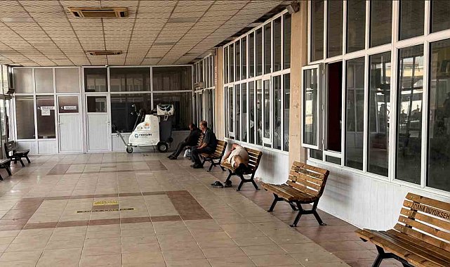 Adana sıcağı otogarda çileye dönüştü, vatandaş isyan etti