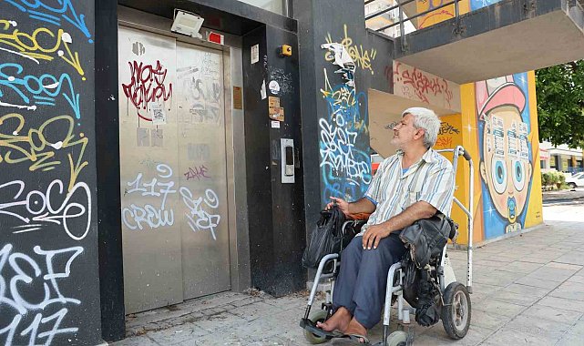 Adana'da milyonluk üst geçitler çürümeye terk edildi