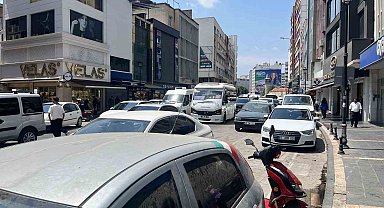 Adana'nın caddeleri açık otoparka döndü