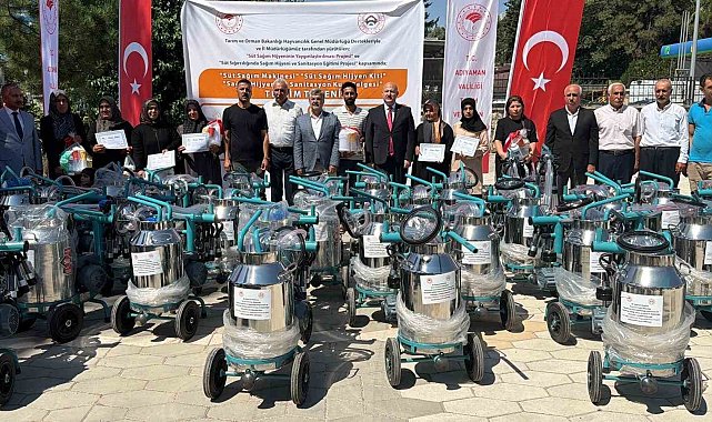 Adıyaman'da süt sağım makineleri üreticilere dağıtıldı