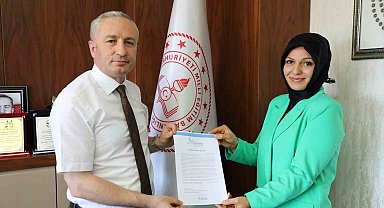 Ağrı Milli Eğitim Müdürü Kökrek, Scientix Elçisi Özmüş'ü tebrik etti