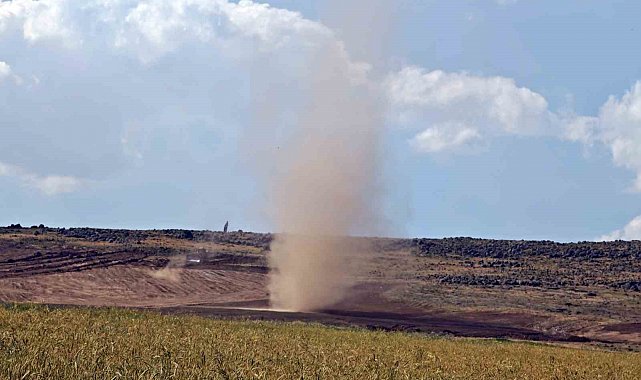 Ahlat'ta hortum kameraya yansıdı