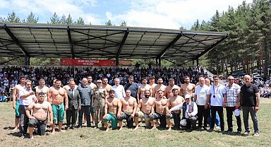 Akdağ Karakucak Güreşleri'nin başpehlivanı Kenan Gör oldu