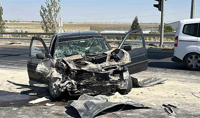 Aksaray'da otomobil vince arkadan çarptı: 3 yaralı