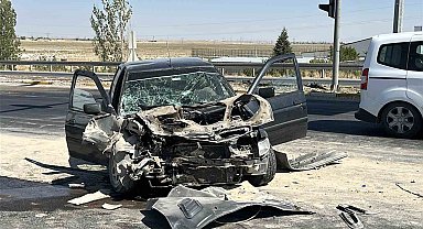 Aksaray'da otomobil vince arkadan çarptı: 3 yaralı