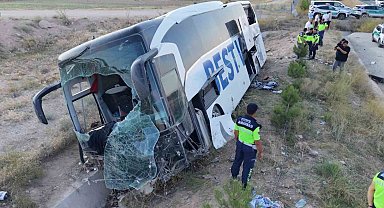 Aksaray'da yolcu otobüsü şarampole devrildi: 44 yaralı