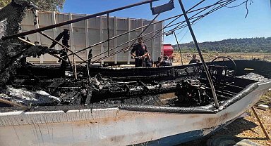 Aksu'da karaya çekili teknedeki yangın itfaiye ekiplerince söndürüldü