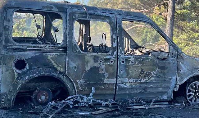 Alanya'da çalılık alanda çıkan yangında bir araç ve ev hasar gördü