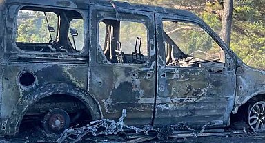Alanya'da çalılık alanda çıkan yangında bir araç ve ev hasar gördü