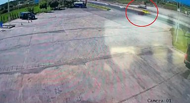 Alkollü sürücü önce bariyerlere, ardından seyir halindeki taksiye çarptı