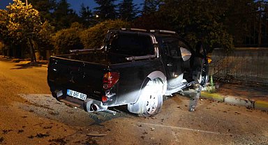 Alkollü ve ehliyetsiz sürücü duvara çarparak durabildi: 1 yaralı