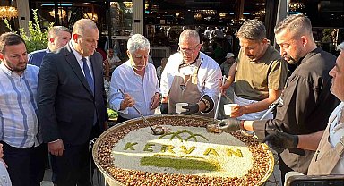 Alpedo Kervan'dan aşure ikramı