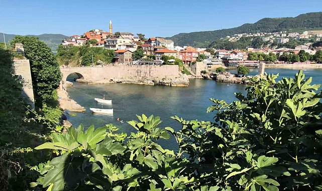 Amasra 3 günde nüfusunun 16 katı ziyaretçiyi ağırladı
