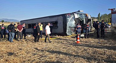 Amasya'da yolcu otobüsü devrildi: 2'si ağır 46 yaralı