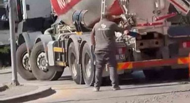 Ankara'da beton mikserden taşan beton yola döküldü