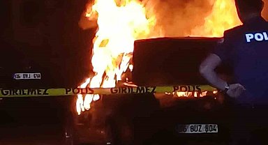 Ankara'da seyir halindeki araç alev alev yandı