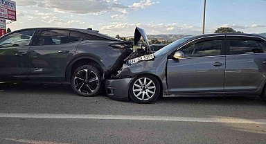 Ankara'da zincirleme kazada 5 araç birbirine girdi: 5 yaralı