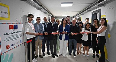 Antalya Dijital Gençlik Merkezi açıldı