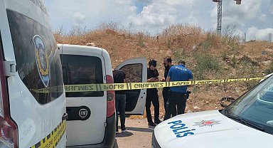 Antalya'da bir kişi araç içince ölü bulundu, yakınları sinir krizi geçirdi