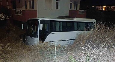 Antalya'da midibüs otomobille çarpıştı: 6 yaralı