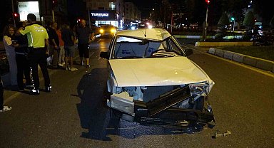 Antalya'da motosiklet ile Tofaş otomobil çarpıştı: 2 yaralı