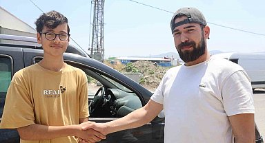 Aracında unutulan telefonu sahibine ulaştırmak için günlerce mücadele veren vatandaş, emaneti sahibine teslim edince vicdanen rahatladı