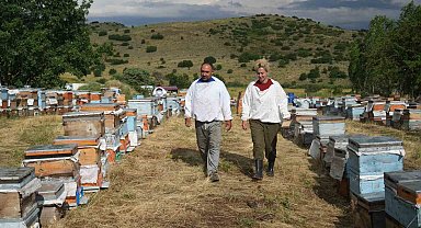Arıların izinde bir ömür: Karavan desteği gezgin arıcı aileye nefes oldu