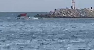 Arızalanan tekne, çekilirken kısmen battı