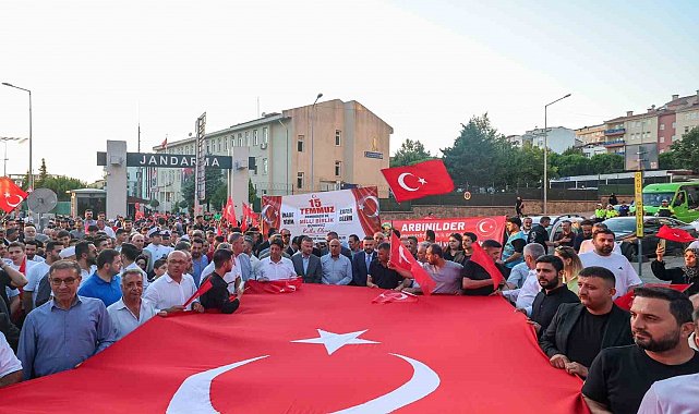 Arnavutköy'de 15 Temmuz'un 10'uncu yılı dolayısıyla yürüyüş korteji düzenlendi