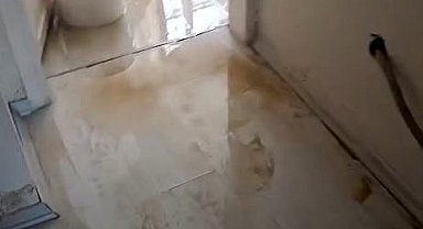 Avcılar'da İSKİ borusu patladı, evi su bastı