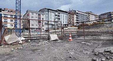 Avcılar'da katlı otopark inşaatında çalışan işçi 15 metreden aşağı düştü