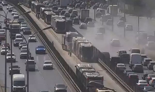 Avcılar'da metrobüste yangın