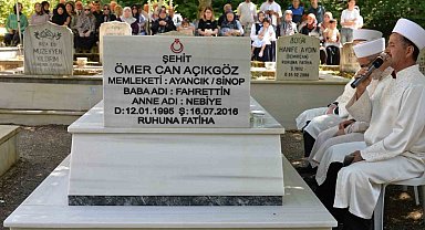 Ayancıklı 15 Temmuz şehidi kabri başında anıldı