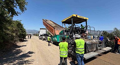 Aydın Büyükşehir Belediyesi'nin yol çalışmaları 17 ilçede eş zamanlı sürüyor