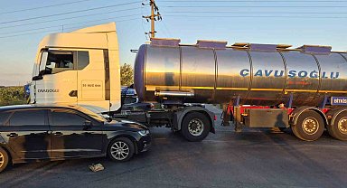 Ayvalık'ta kavşakta tır ile otomobil çarpıştı; 6 kişi hafif yaralandı