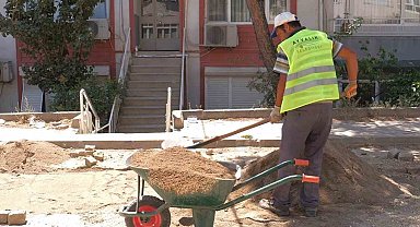 Ayvalık'ta yol bakım ve onarım çalışmaları aralıksız sürüyor
