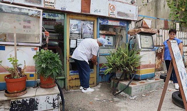 Baba hatırası olan 92 yıllık akaryakıt istasyonu nostaljik görünümüyle dikkat çekiyor