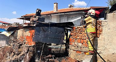 Bahçedeki fırında çıkan yangın paniğe neden oldu