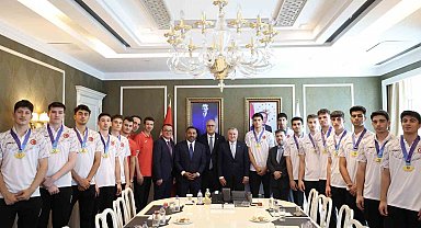 Bakan Bak: "İstikrarlı başarılarla voleybol ülkesi haline geldik"