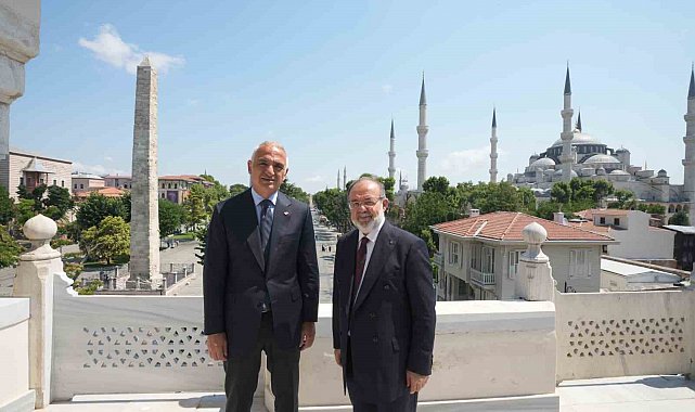 Bakan Ersoy: "Medeniyet birikimimizi ilimle buluşturan çalışmaları memnuniyetle takip ediyoruz"