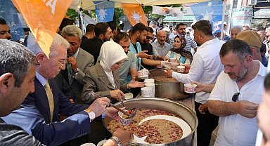 Bakan Göktaş, Erzincan'da aşure dağıttı, esnafı ziyaret etti