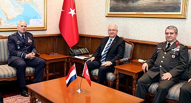 Bakan Güler, Hollanda Genelkurmay Başkanı Orgeneral Eichelsheim'i kabul etti
