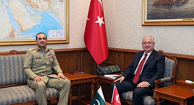 Bakan Güler, Pakistan Savunma Kuvvetleri Komutanı Mareşal Munir'i kabul etti