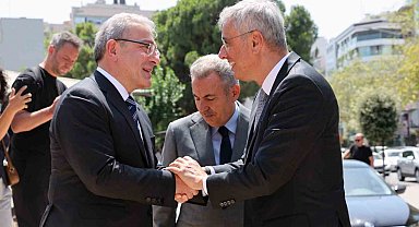 Bakan Memişoğlu'ndan İzmir'de akademik buluşma