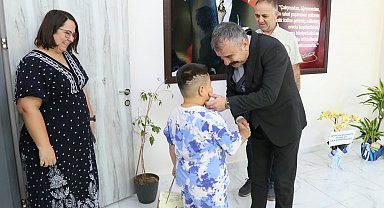 Bakanlığın Koruyucu Aile modeliyle bir çocuk daha yeni yuvasına kavuştu