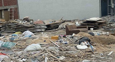 Baksan Sanayi Sitesi'nde biriken atıklar çevrede büyük rahatsızlık oluşturuyor